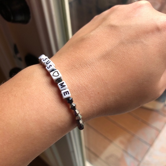 Handmade ‘Jesus 🖤 Me’ bracelet - Picture 5 of 5